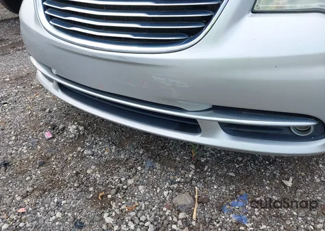 2011 Chrysler Town & Country Touring from USA, damaged, VIN 2A4RR5DGXBR676508